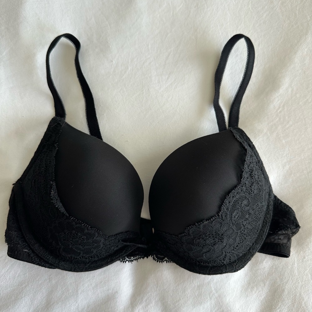 Elegant Black Lace Push-Up Bra